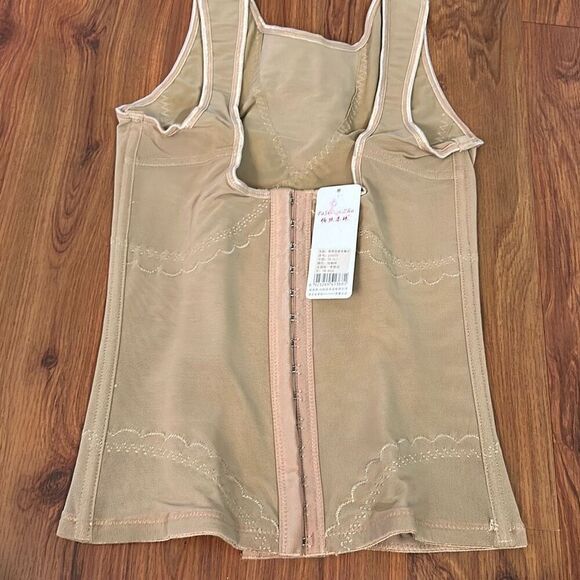 NWT Shape wear nude slimming top size L - Picture 1 of 3
